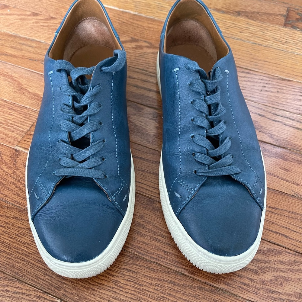 The Frye Co. Astor Low Lace size 9 in Blue.